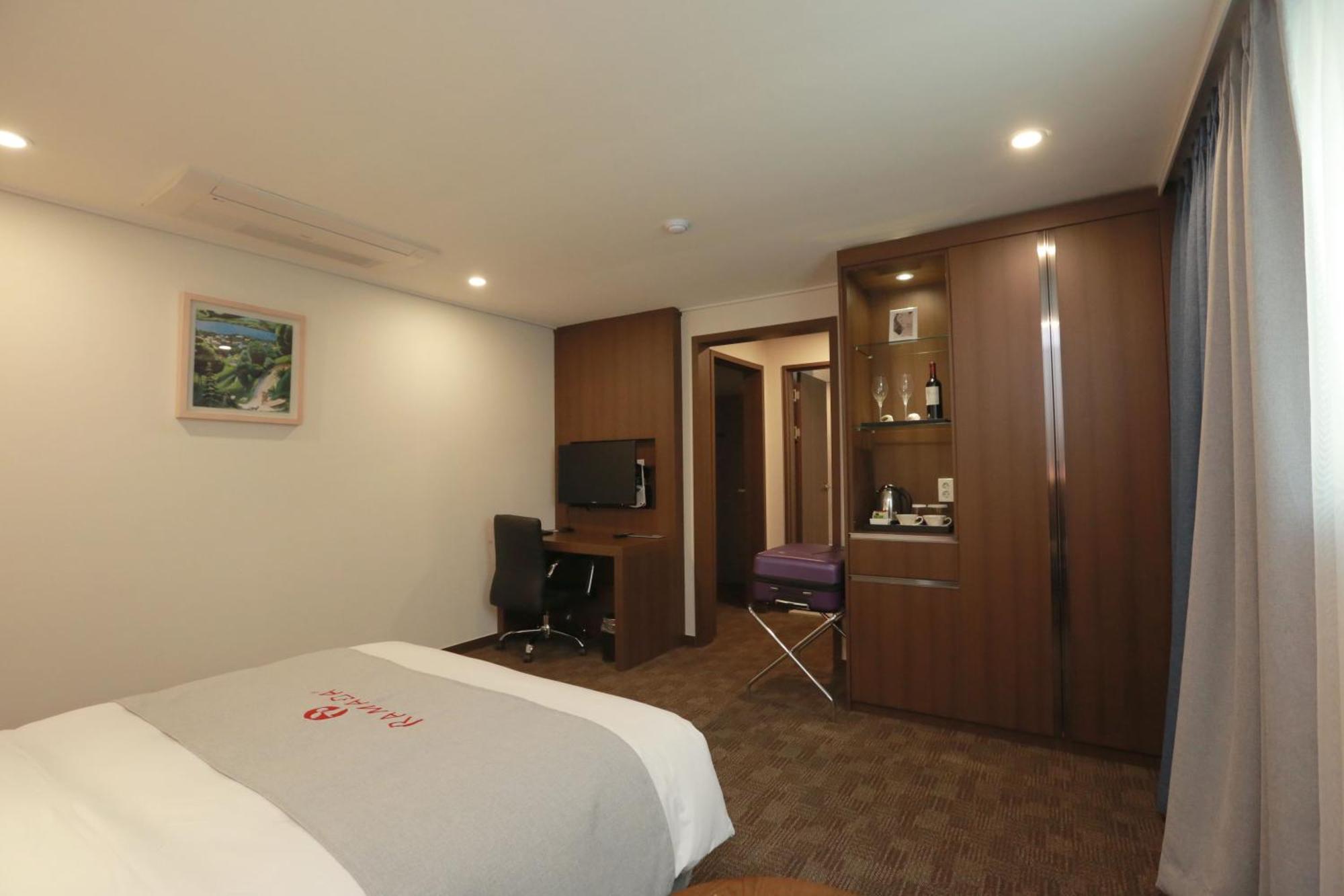 Ramada Taebaek Hotel Exterior foto